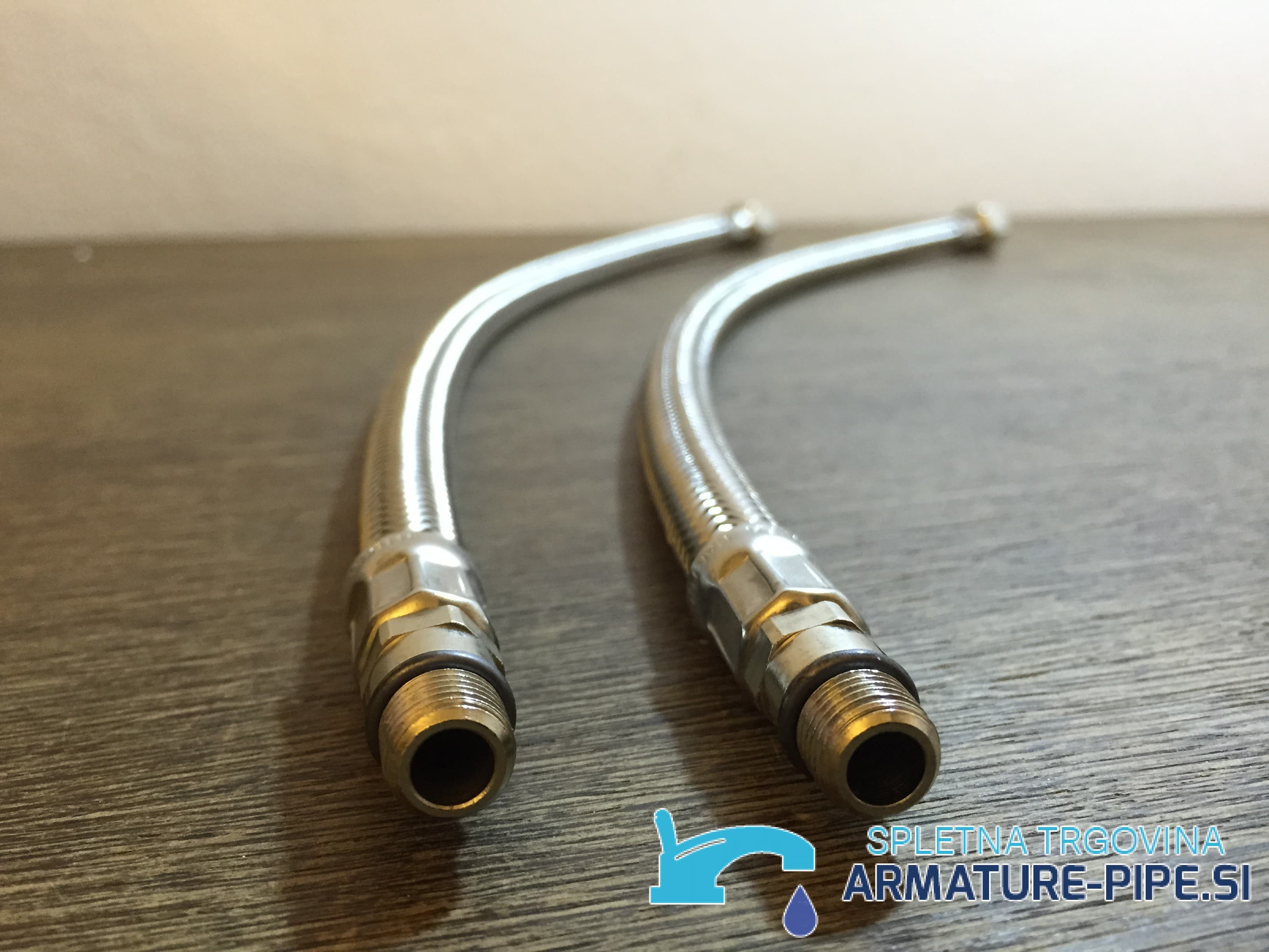 Standardne cevi za priklop kuhinjske armature ali kopalniške pipe