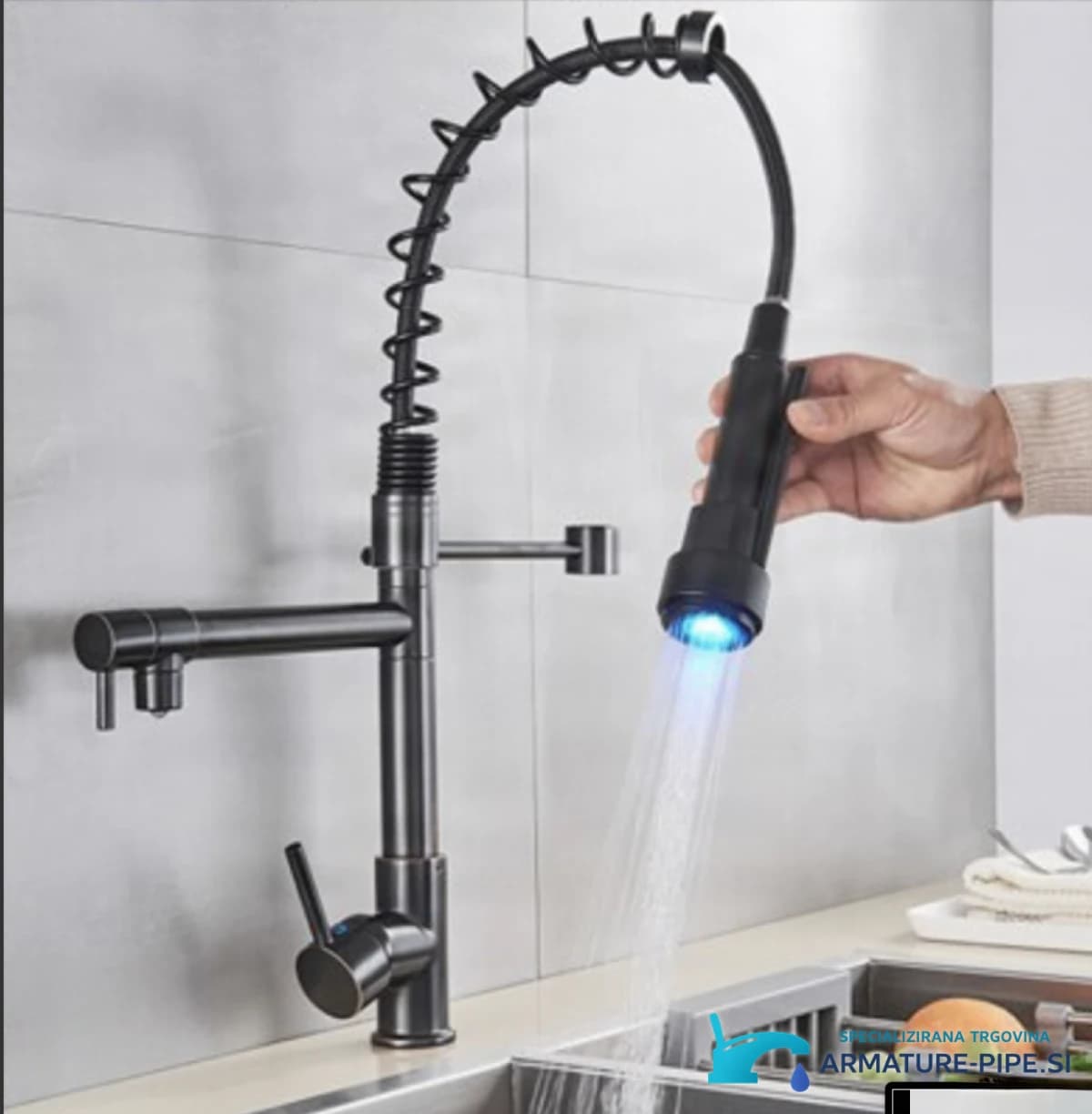 Kuchyňská baterie 0141b s LED světlem nebo bez něj v matně černé barvě
