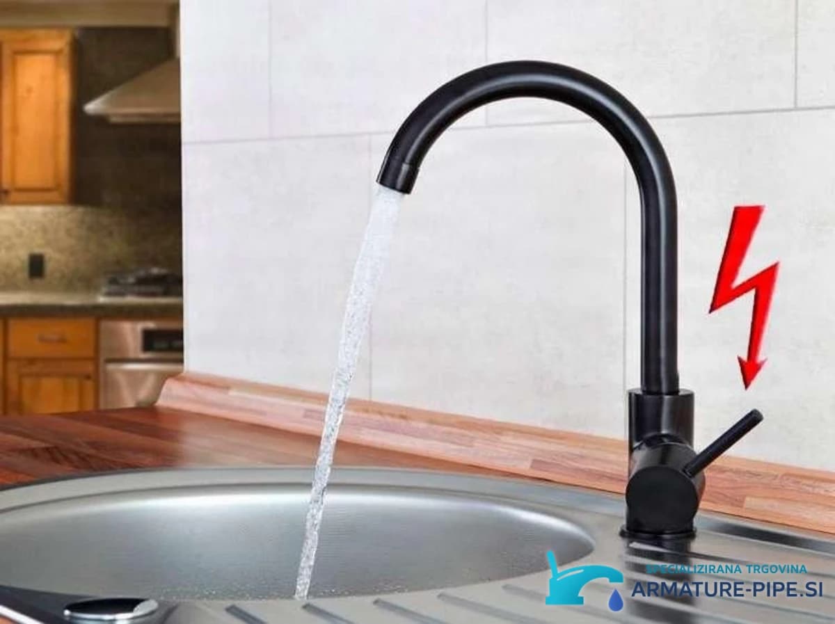 Černá nízkotlaká kuchyňská baterie EYN NT1255 v matné černé