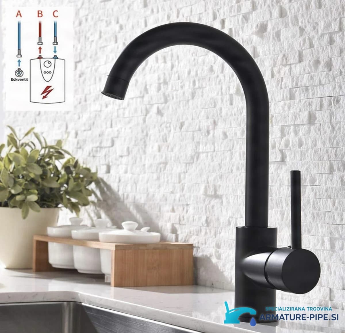 Černá nízkotlaká kuchyňská baterie EYN NT1255 v matné černé