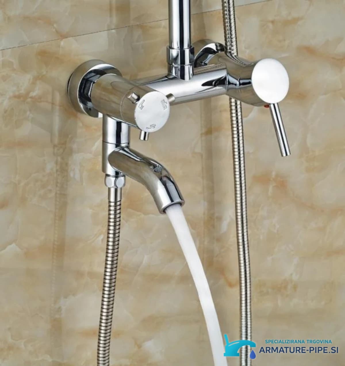 Detail nástěnné baterie s vanovým výtokem panelu EYN NT96245