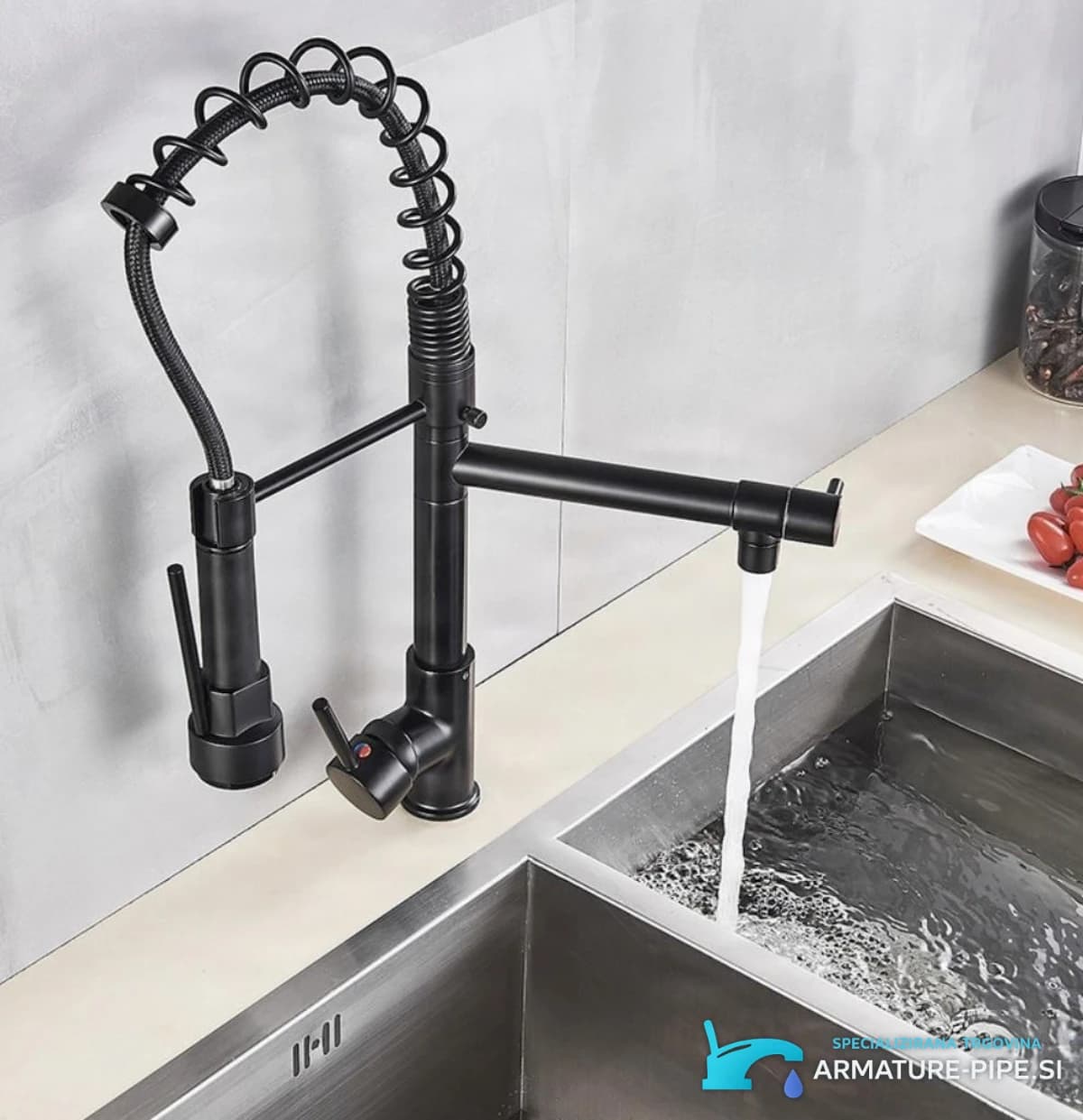 Černá kuchyňská baterie 0141b v matně černém provedení