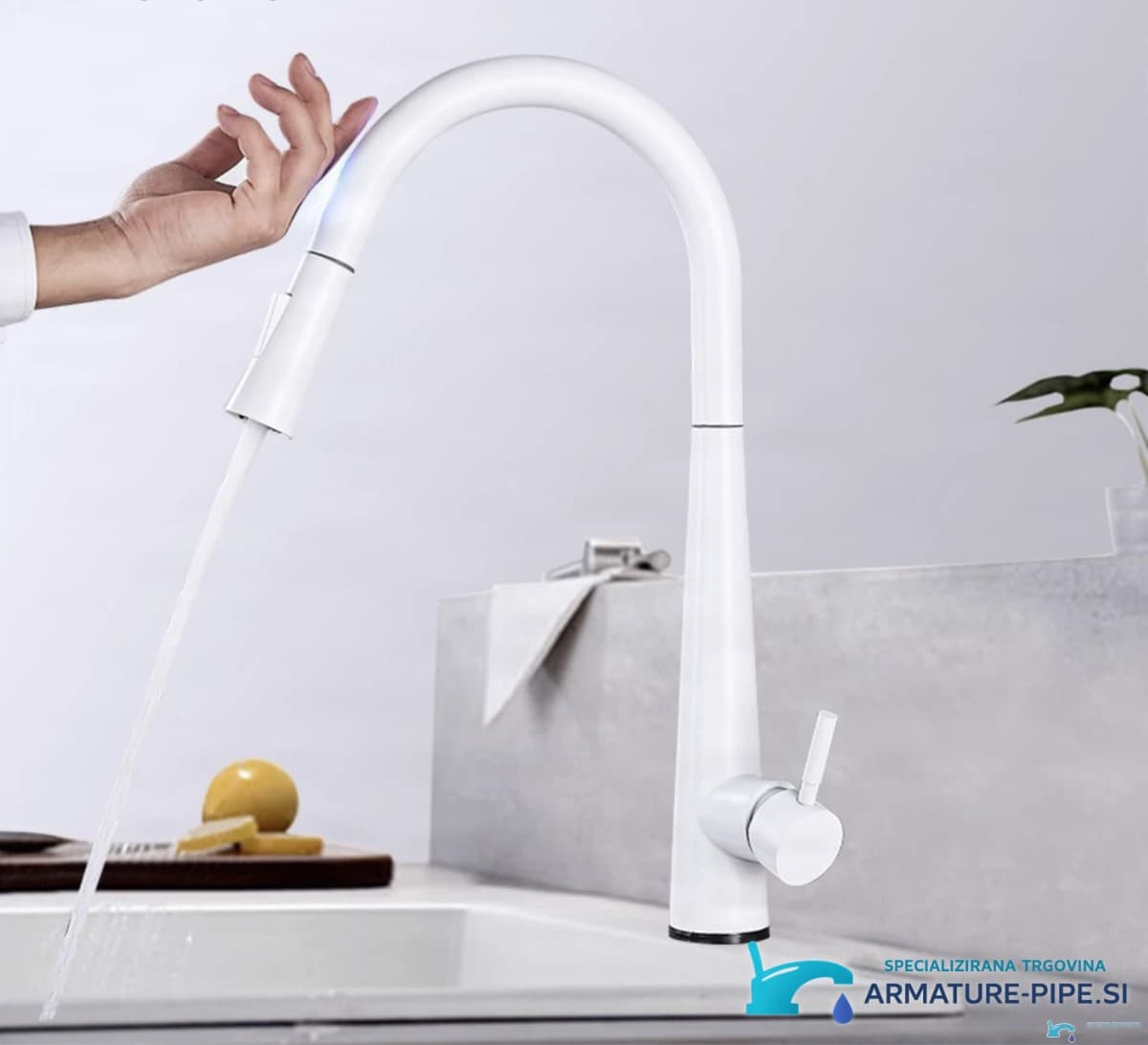 Kuchyňská baterie BS16111 u dřezu s dotykovým ovládáním